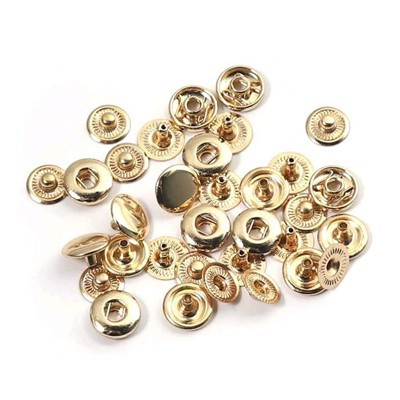 Modes aksesuāru tendences: Metāla cilpiņu pieaugums